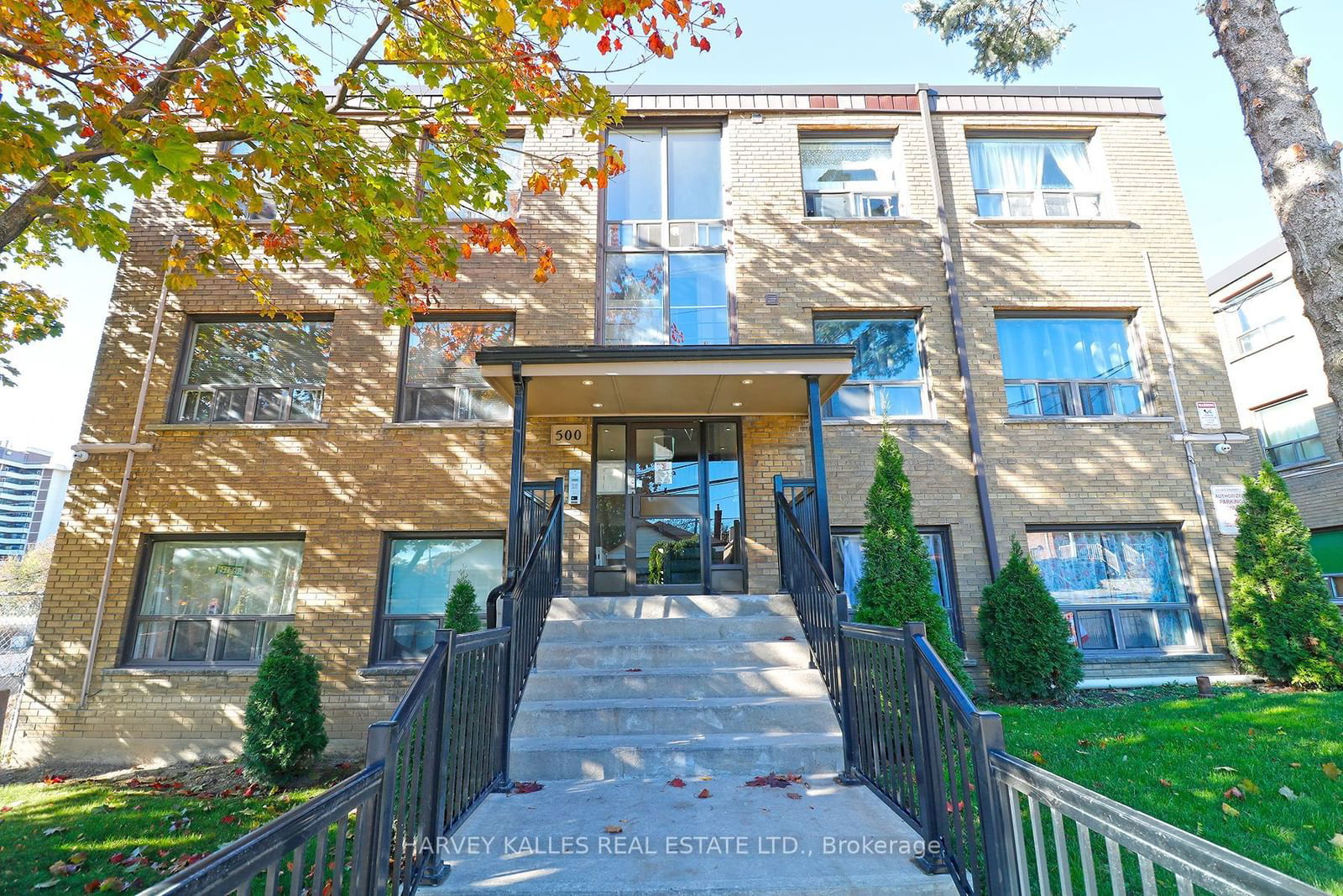 Semi-Detached House for lease at 202-500 Gilbert Avenue, Toronto, Caledonia-Fairbank, M6E 4X5 - MLS: W11945652