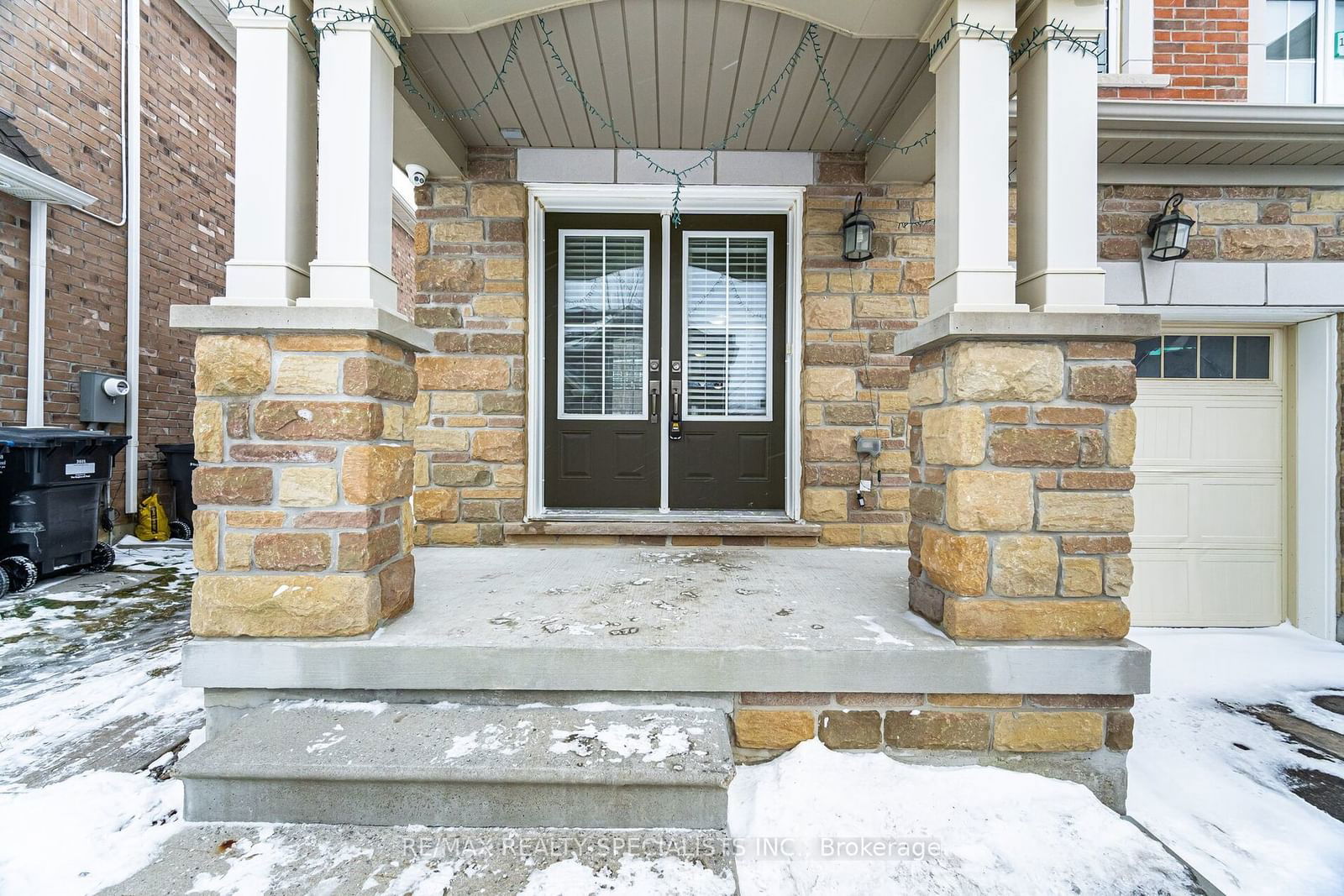 Townhouse for sale at 186 Golden Springs Drive, Brampton, Northwest Brampton, L7A 4N9 - MLS: W11945654