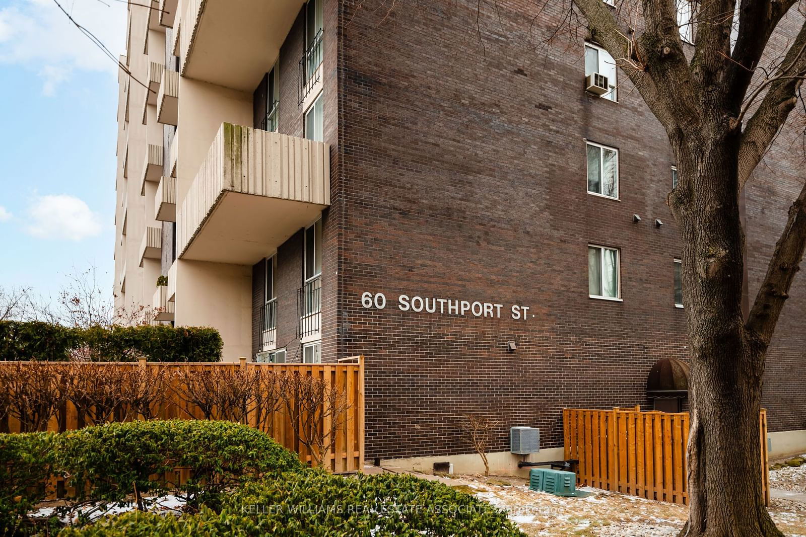 Condo for sale at 906-60 Southport Street, Toronto, High Park-Swansea, M6S 3N4 - MLS: W11945780