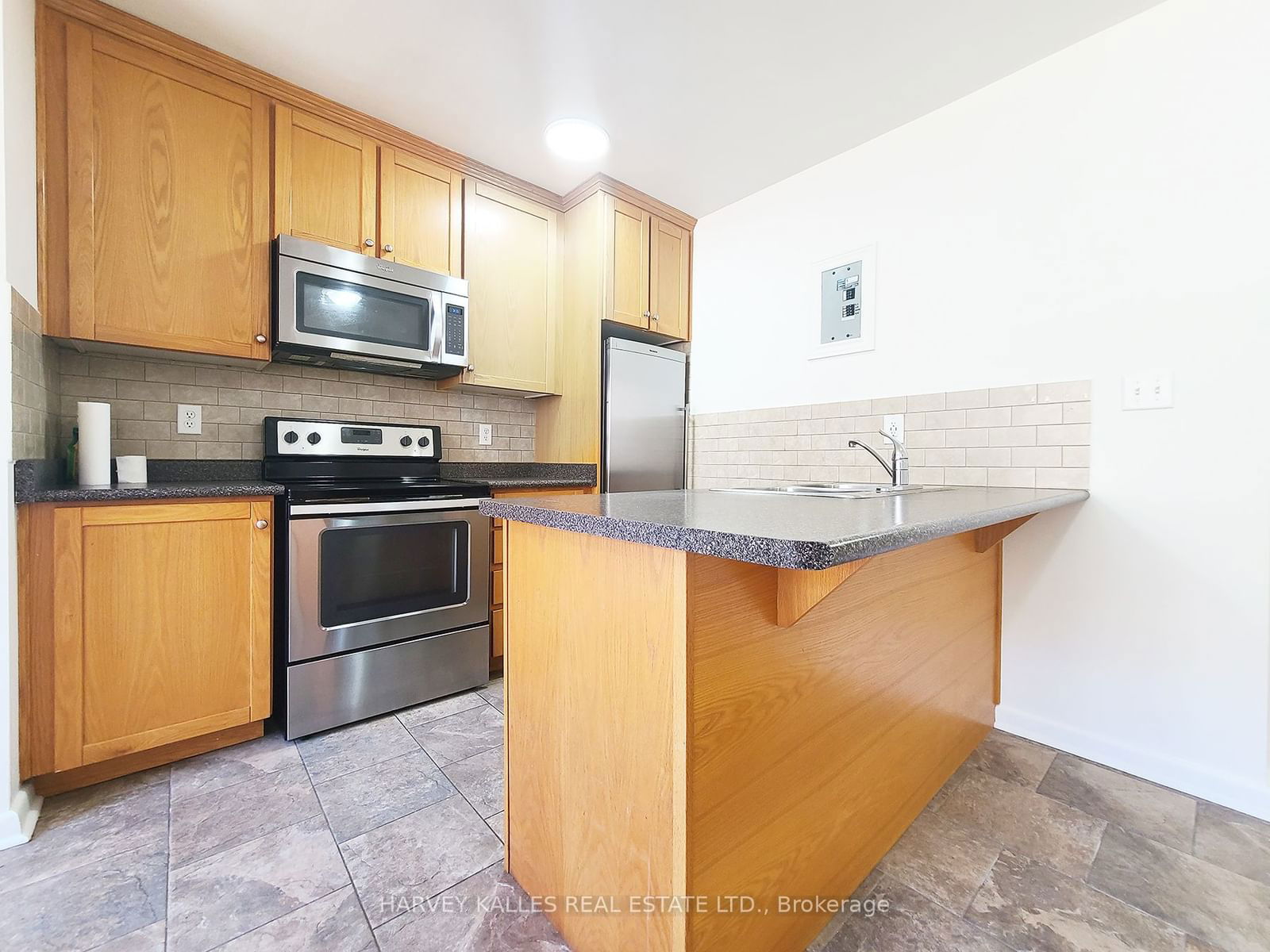 Semi-Detached House for lease at 308-500 Gilbert Avenue, Toronto, Caledonia-Fairbank, M6E 4X5 - MLS: W11945792