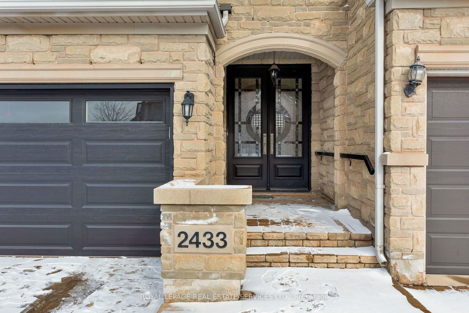 Townhouse for sale at 2433 Presquile Drive, Oakville, Iroquois Ridge North, L6H 0B8 - MLS: W11945838