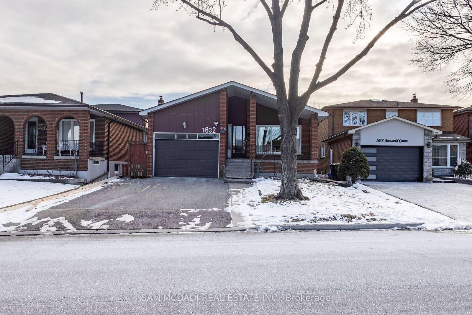 Detached House for sale at 1632 Anworld Court, Mississauga, Rathwood, L4W 2V9 - MLS: W11946271