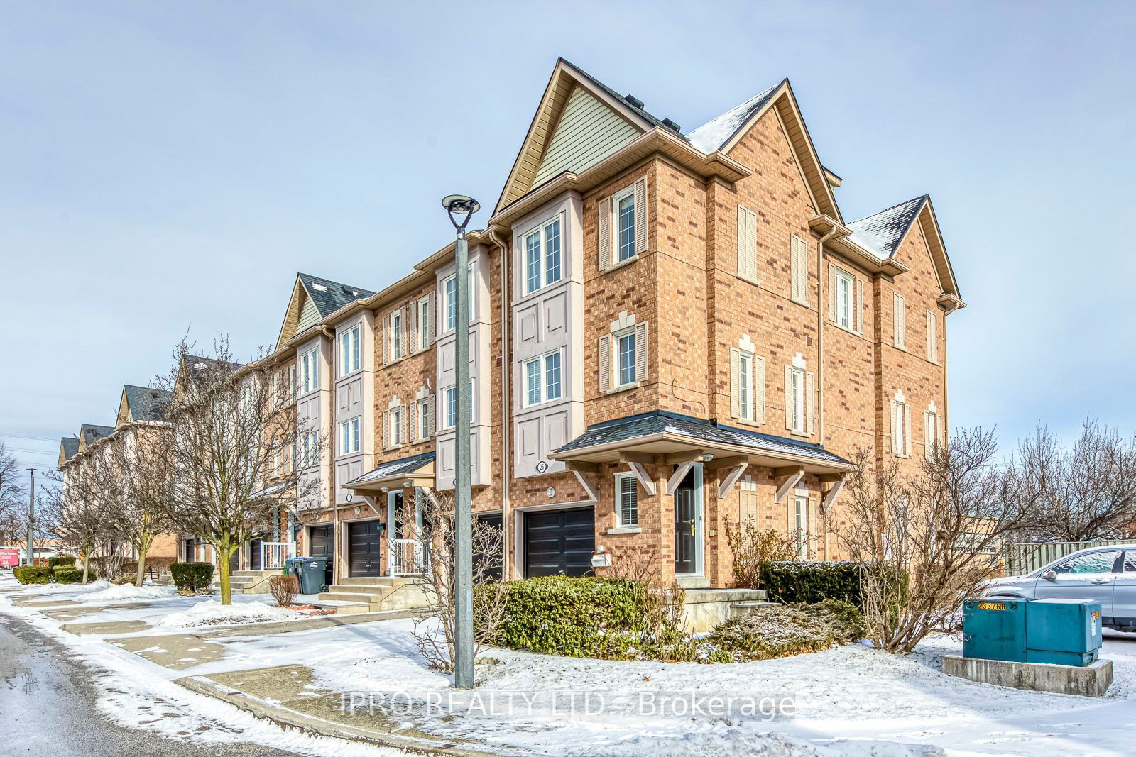 Townhouse for sale at 25-1128 Dundas Street, Mississauga, Erindale, L5C 1E1 - MLS: W11946421