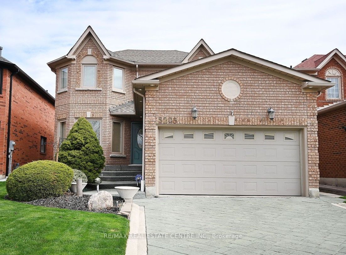 Detached House for lease at Bsmnt-5205 Buttermill Court, Mississauga, East Credit, L5V 1S4 - MLS: W11946525