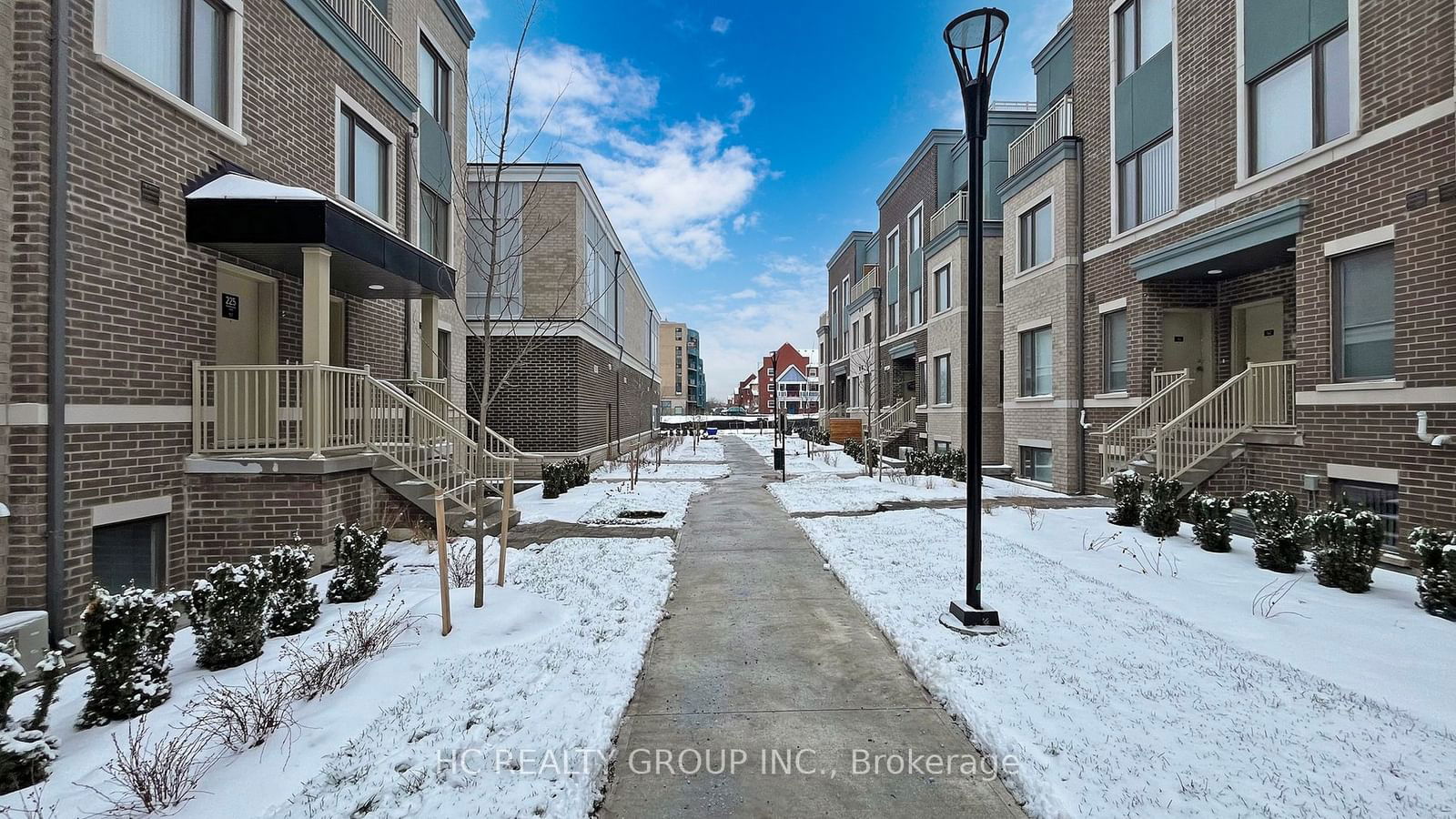 Townhouse sold at 168-20 Lloyd Janes Lane, Toronto, New Toronto, M8V 0J5 - MLS: W11946540