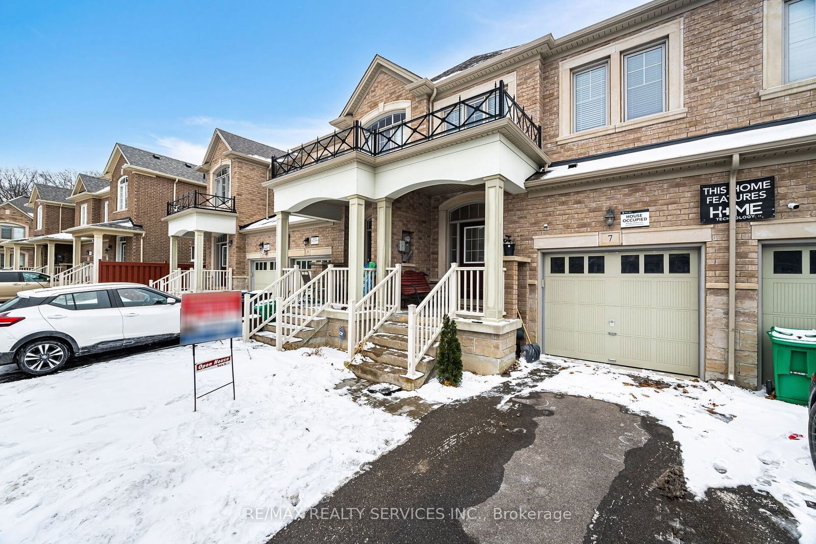 Townhouse for sale at 7 Lady Evelyn Crescent, Brampton, Bram West, L6Y 6C7 - MLS: W11946562