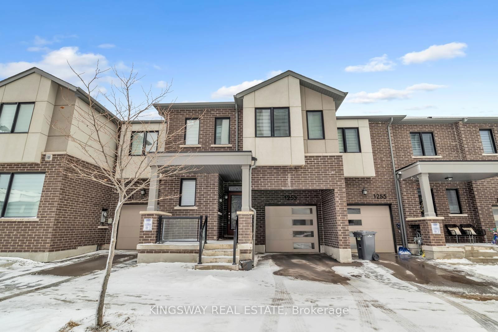 Townhouse for sale at 1253 DIAS LANDING, Milton, Walker, L9E 1W2 - MLS: W11946564