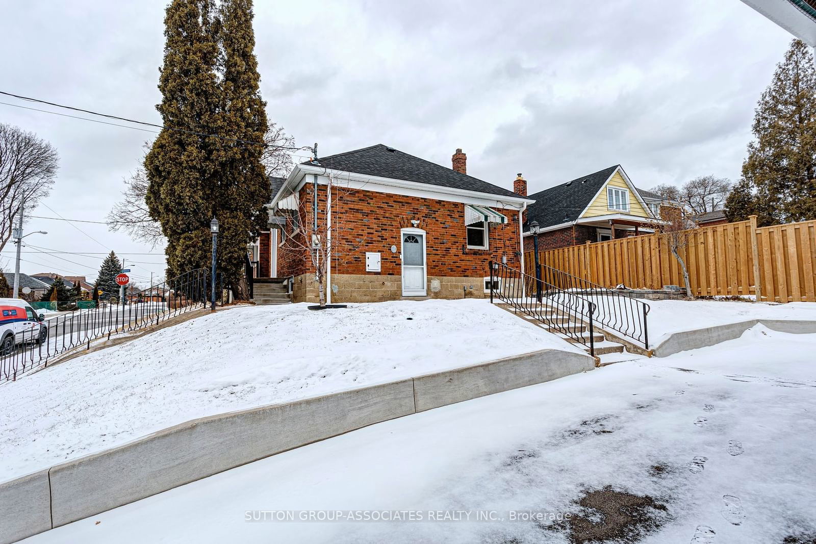 Detached House leased at 15 Beechborough Avenue, Toronto, Beechborough-Greenbrook, M6M 1Y8 - MLS: W11946709