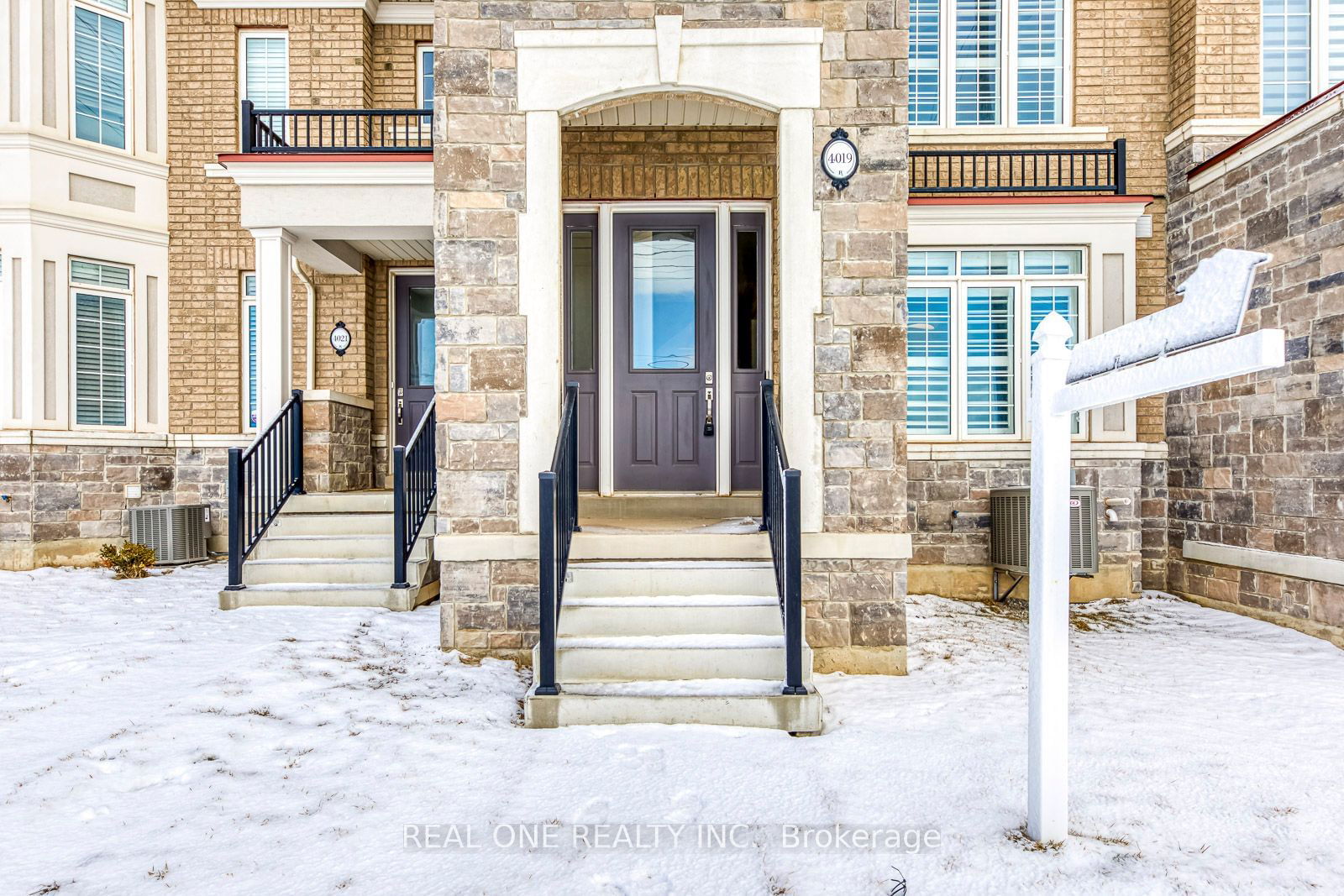 Townhouse sold at 4019 Sixth Line, Oakville, 1008 - GO Glenorchy, L6H 3P8 - MLS: W11946712