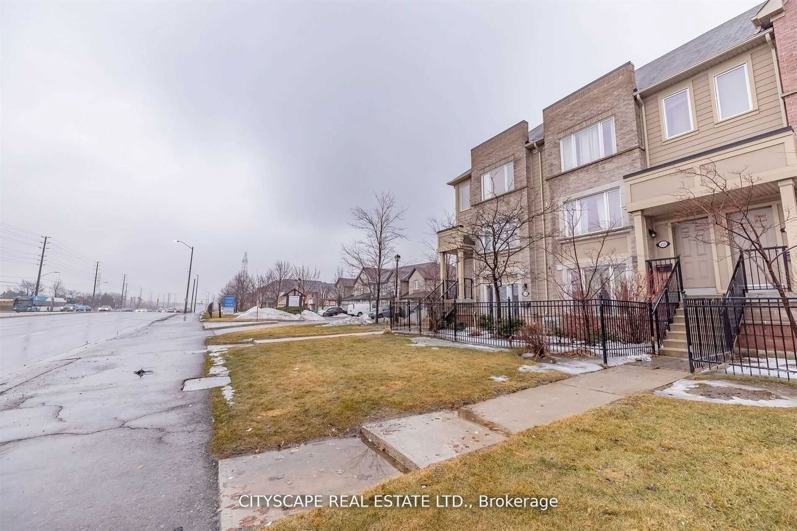 Townhouse for lease at 111-4950 Winston Churchill Boulevard, Mississauga, Churchill Meadows, L5M 8E3 - MLS: W11946805