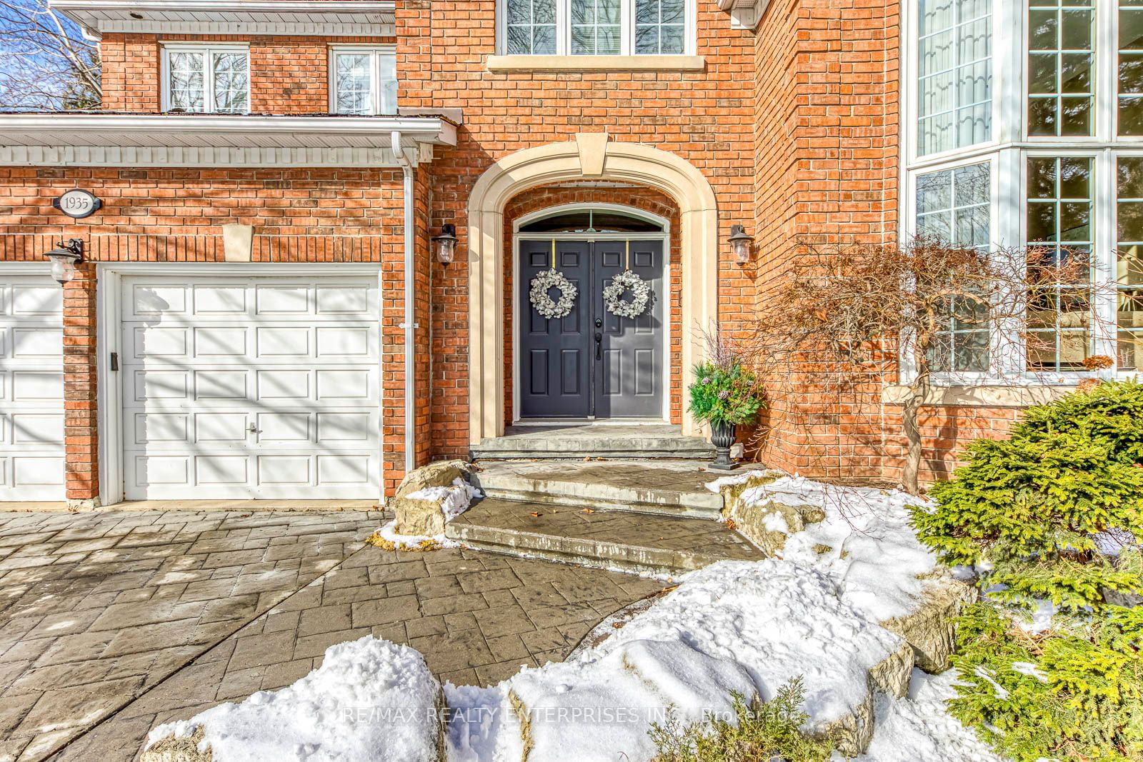 Detached House for sale at 1935 Calgary Court, Mississauga, Lorne Park, L5H 4J1 - MLS: W11946867