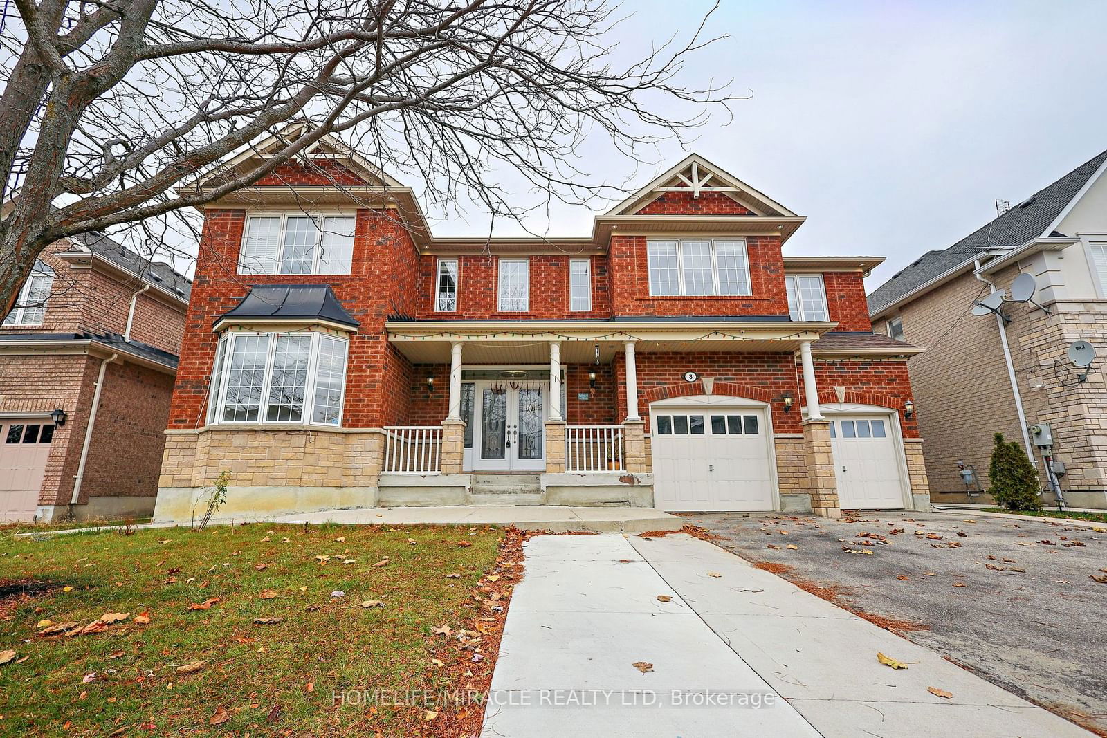 Detached House for sale at 8 NELLY Court, Brampton, Vales of Castlemore, L6P 2G5 - MLS: W11946910