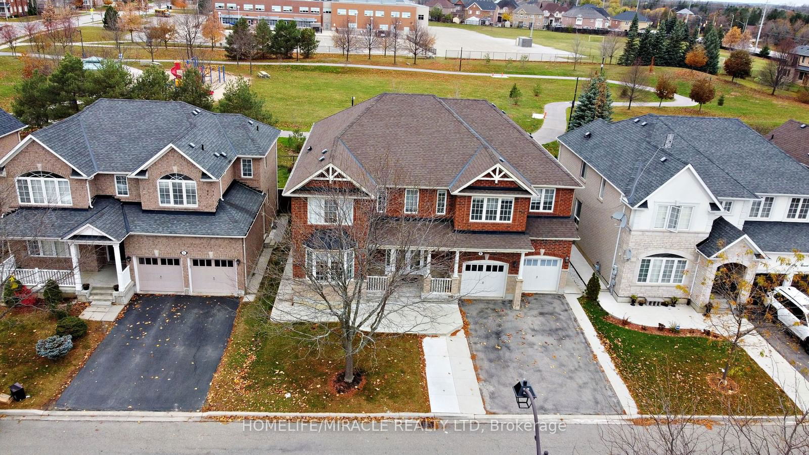 Detached House for sale at 8 NELLY Court, Brampton, Vales of Castlemore, L6P 2G5 - MLS: W11946910