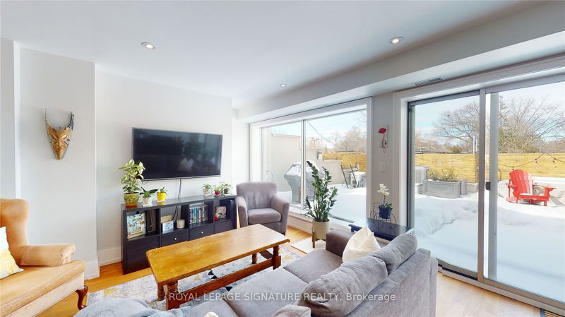 home for lease on A-2920 Bloor Street W
