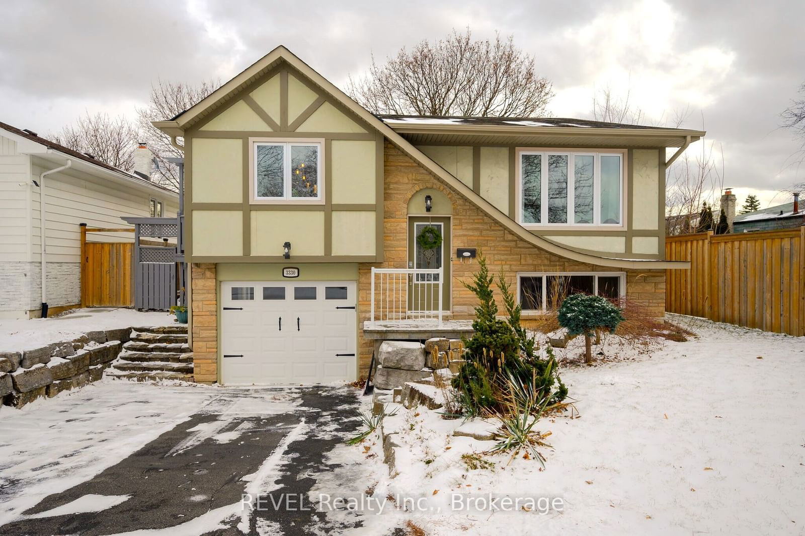 Detached House for sale at 3330 Bristol Drive, Burlington, Palmer, L7M 1W4 - MLS: W11947167