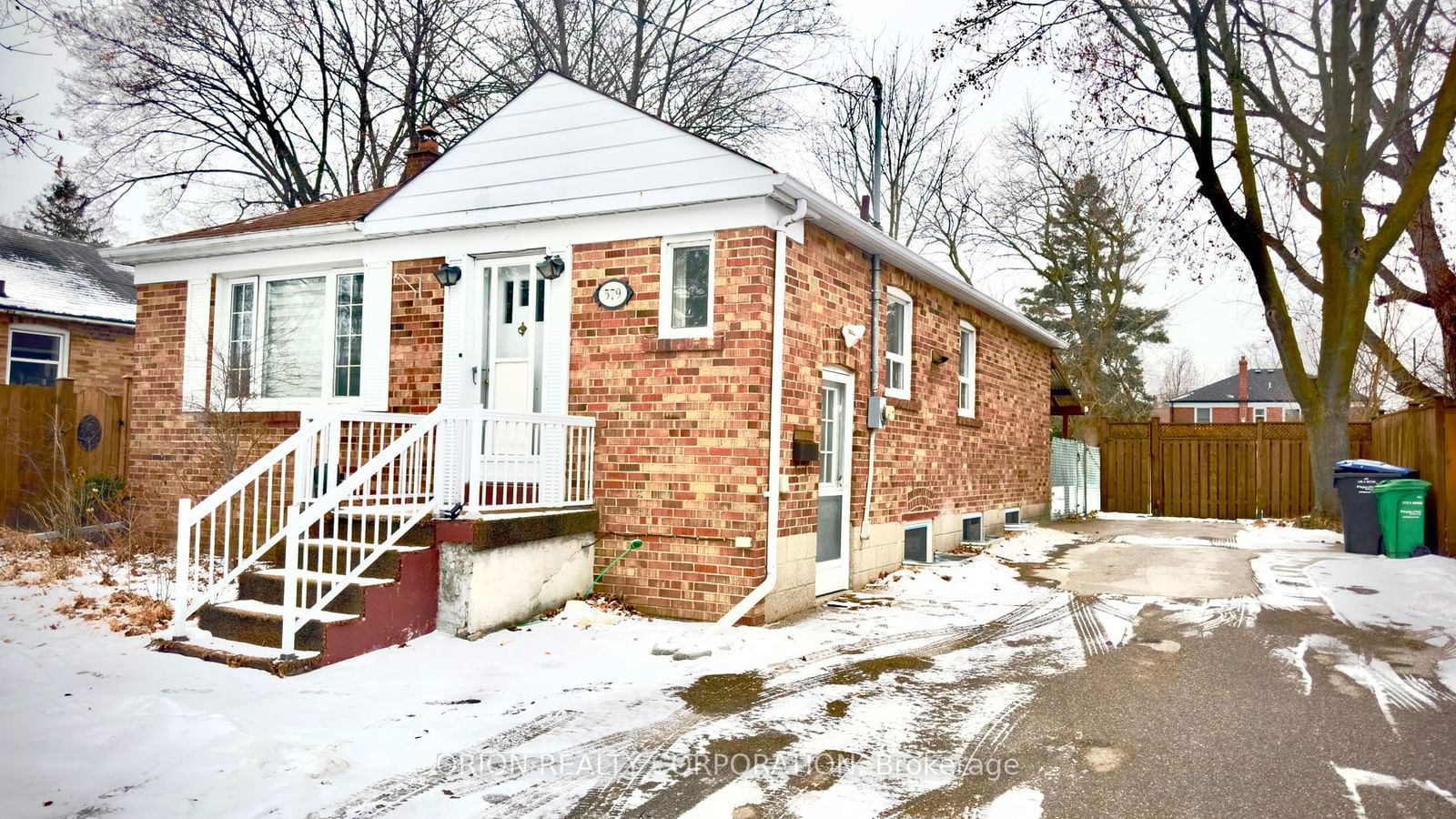 Detached House for lease at # UPPER-579 Drymen Crescent, Mississauga, Mineola, L5G 2N9 - MLS: W11947237