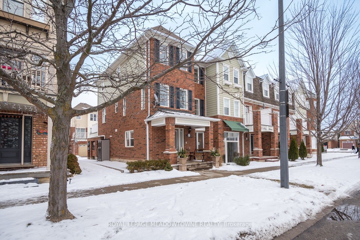 Townhouse for sale at 671 Holly Avenue, Milton, Coates, L9T 0G2 - MLS: W11947267