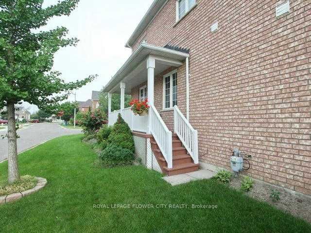 Detached House for lease at 20 Whitwell Drive, Brampton, Vales of Castlemore, L6P 1C8 - MLS: W11947404