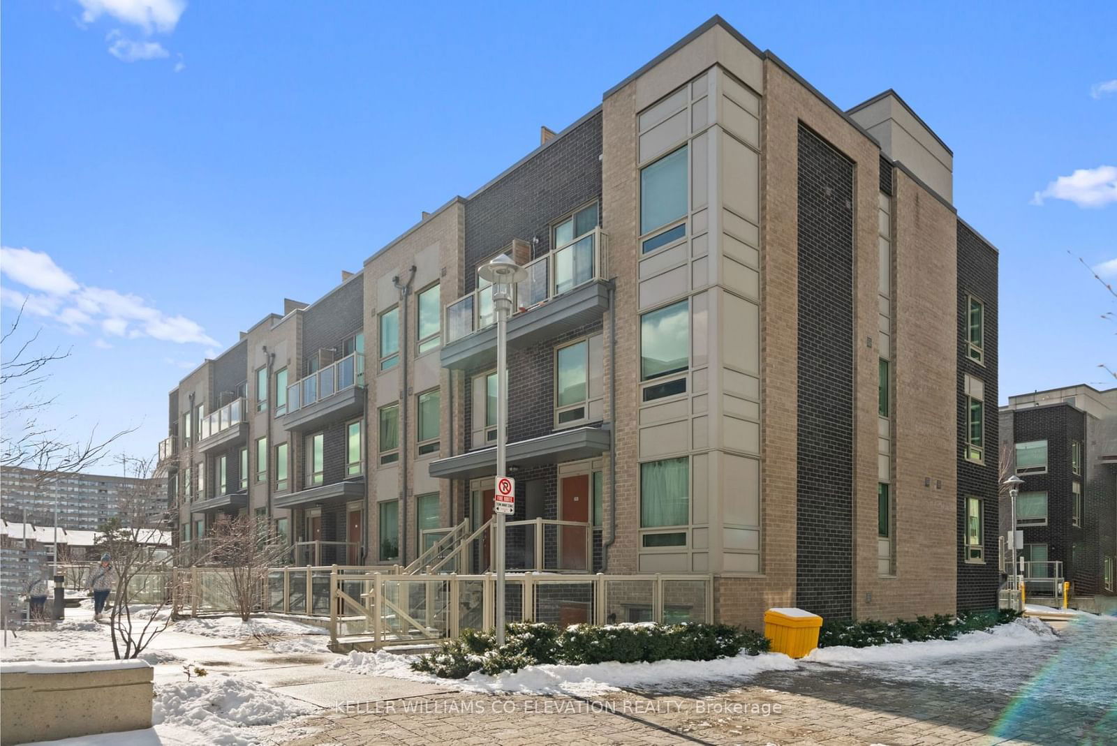 Townhouse for sale at 217-7 Applewood Lane, Toronto, Etobicoke West Mall, M9C 2Z7 - MLS: W11947445