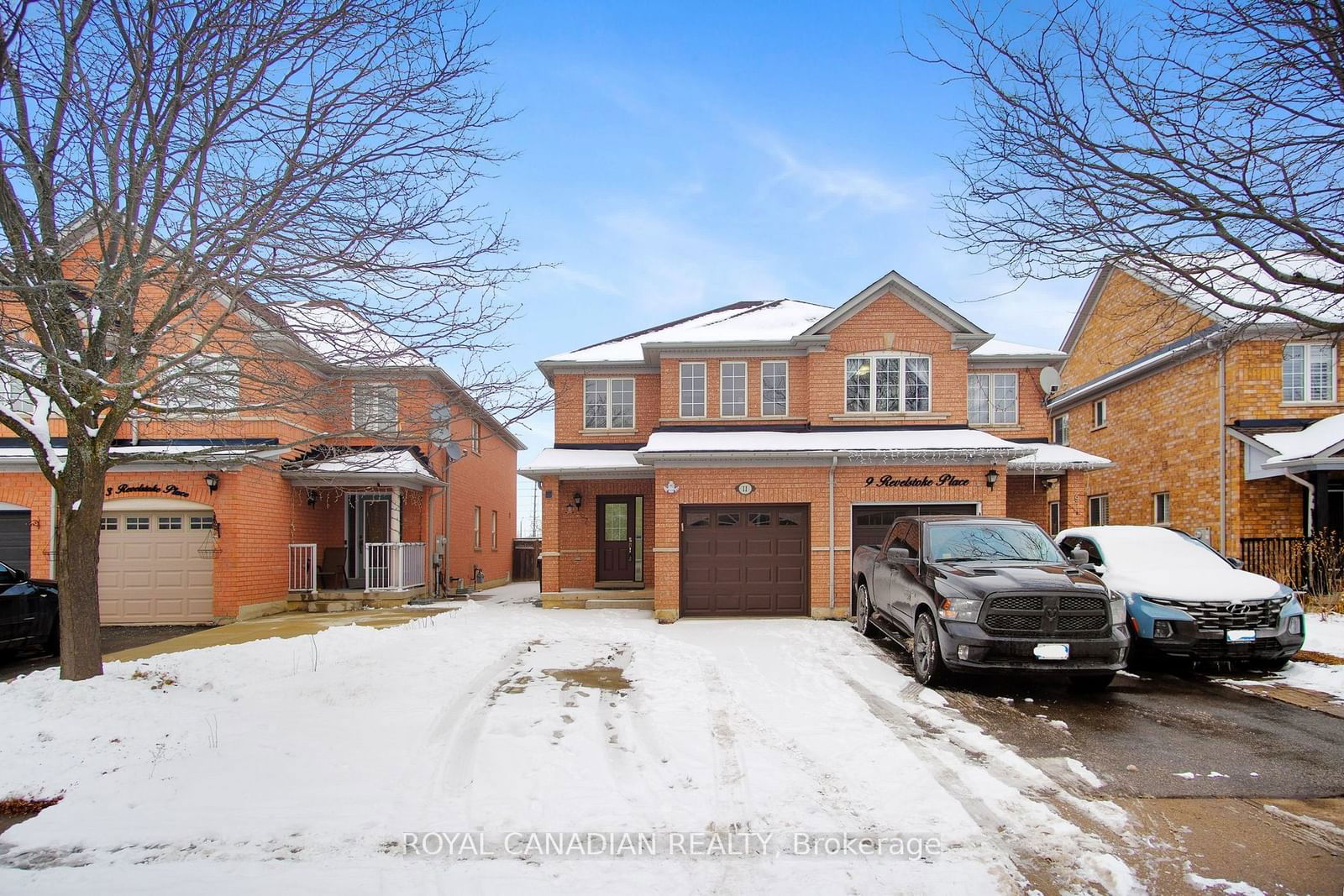 Semi-Detached House for sale at 11 Revelstoke Place, Brampton, Sandringham-Wellington, L6R 3G3 - MLS: W11947812