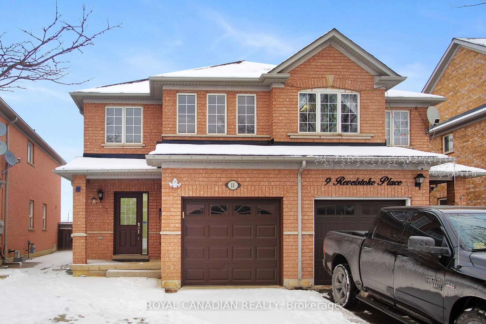 Semi-Detached House for sale at 11 Revelstoke Place, Brampton, Sandringham-Wellington, L6R 3G3 - MLS: W11947812