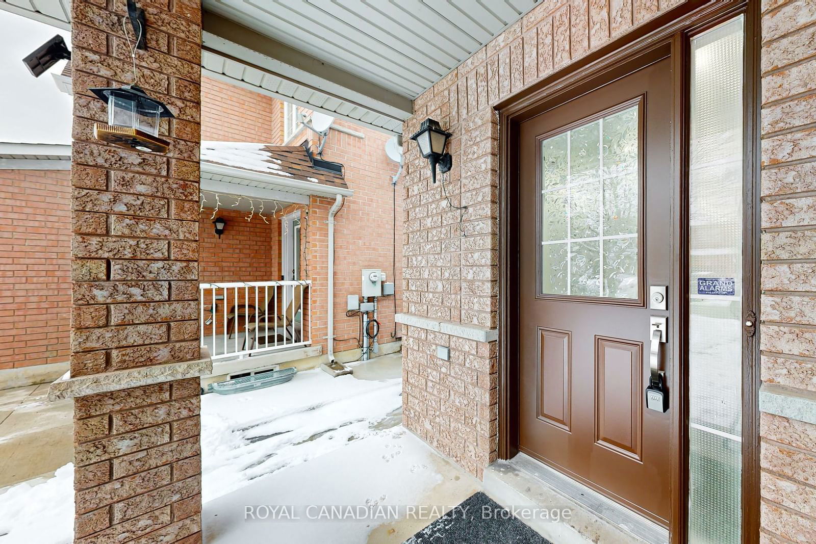 Semi-Detached House for sale at 11 Revelstoke Place, Brampton, Sandringham-Wellington, L6R 3G3 - MLS: W11947812