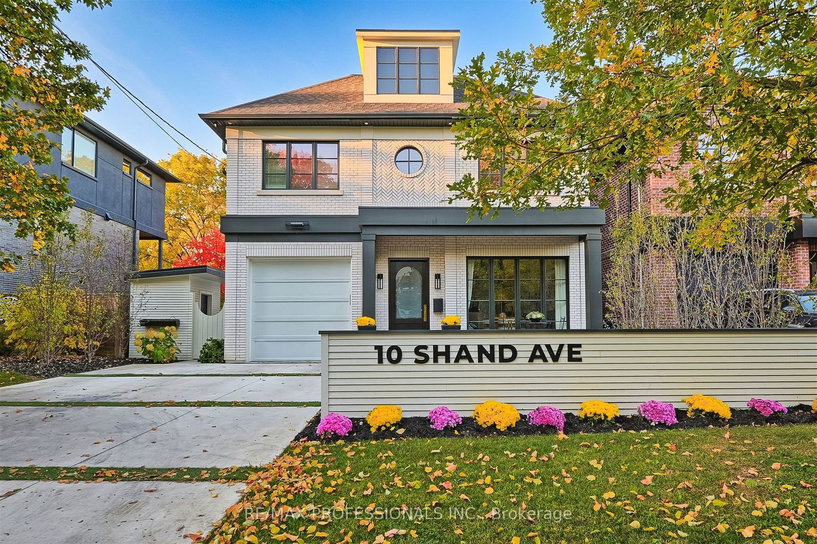 Detached House for sale at 10 Shand Avenue, Toronto, Kingsway South, M8X 1T5 - MLS: W11947850