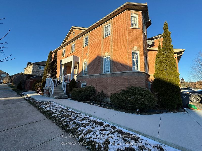 Building at 13 Silvervalley Drive, Caledon, Bolton North