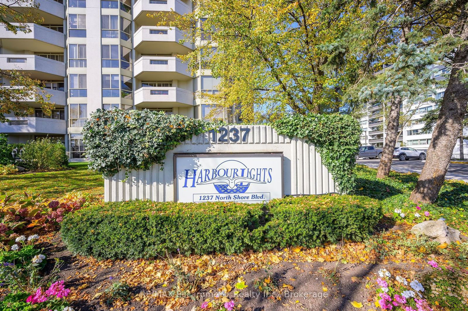 Condo for sale at 301-1237 North Shore Boulevard, Burlington, Brant, L7S 2H8 - MLS: W11947947