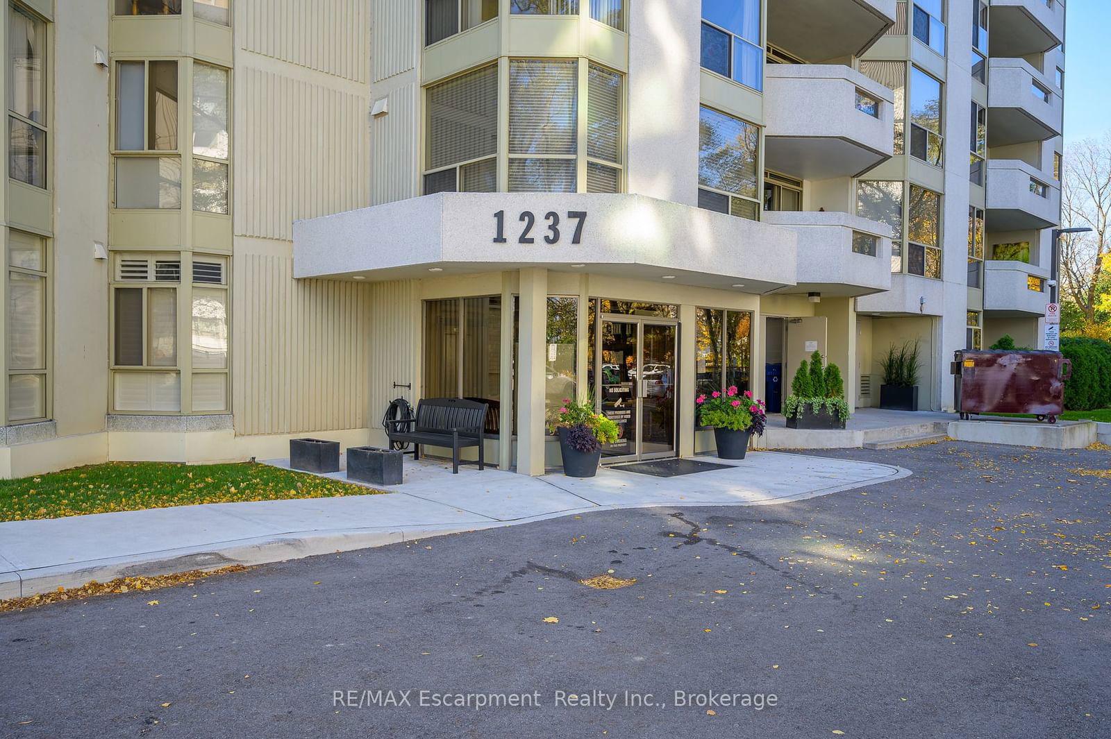 Condo for sale at 301-1237 North Shore Boulevard, Burlington, Brant, L7S 2H8 - MLS: W11947947