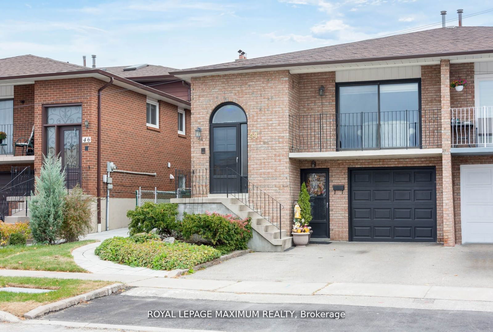 Semi-Detached House for sale at 44 Flagstick Court, Toronto, York University Heights, M3J 3B8 - MLS: W11948113