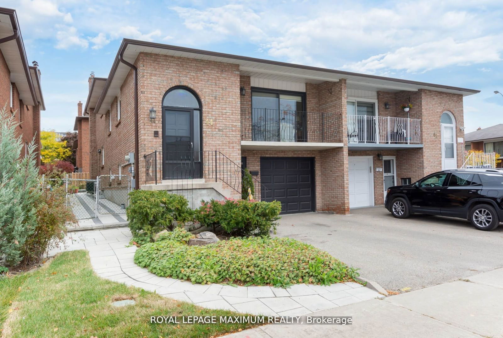 Semi-Detached House for sale at 44 Flagstick Court, Toronto, York University Heights, M3J 3B8 - MLS: W11948113