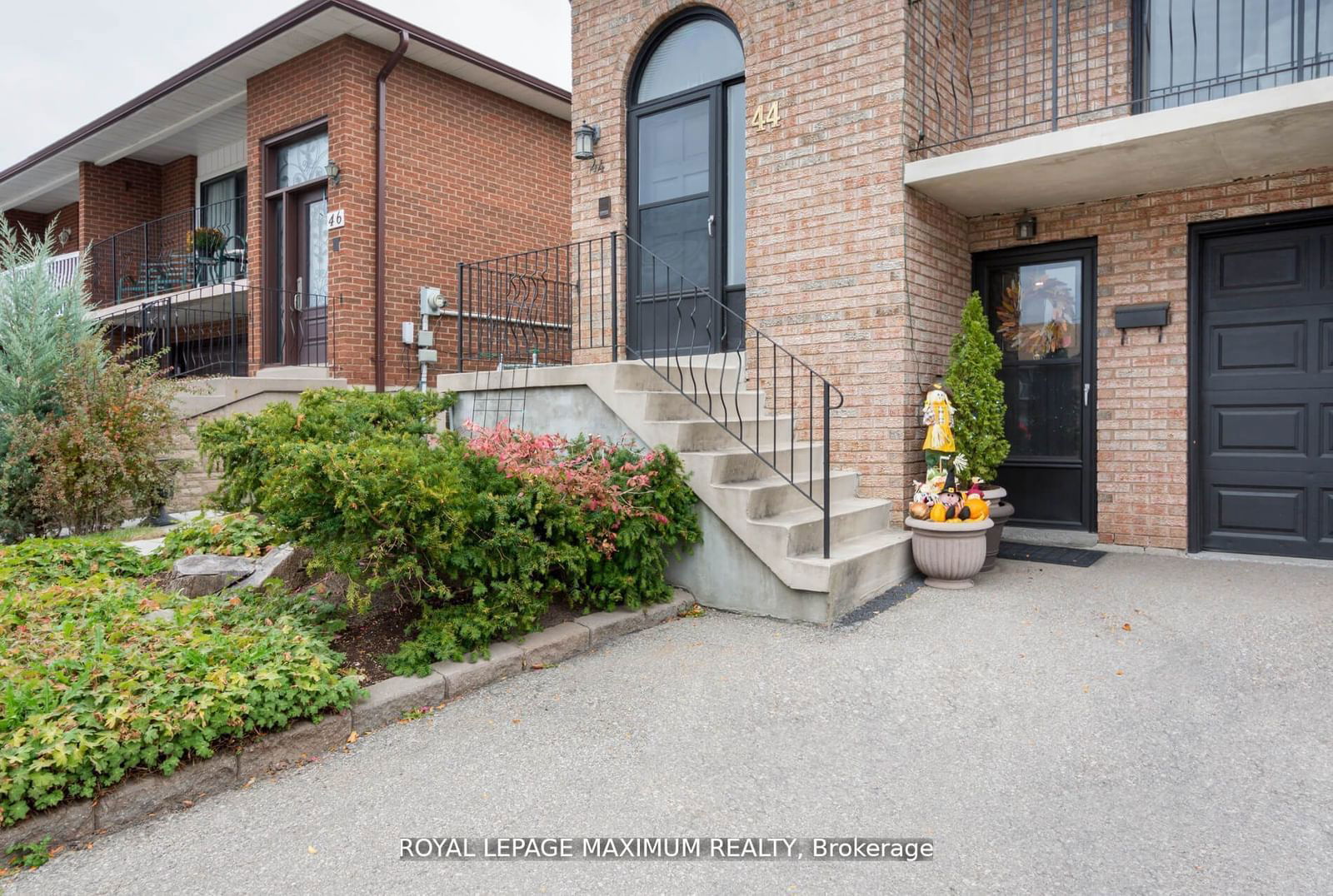 Semi-Detached House for sale at 44 Flagstick Court, Toronto, York University Heights, M3J 3B8 - MLS: W11948113