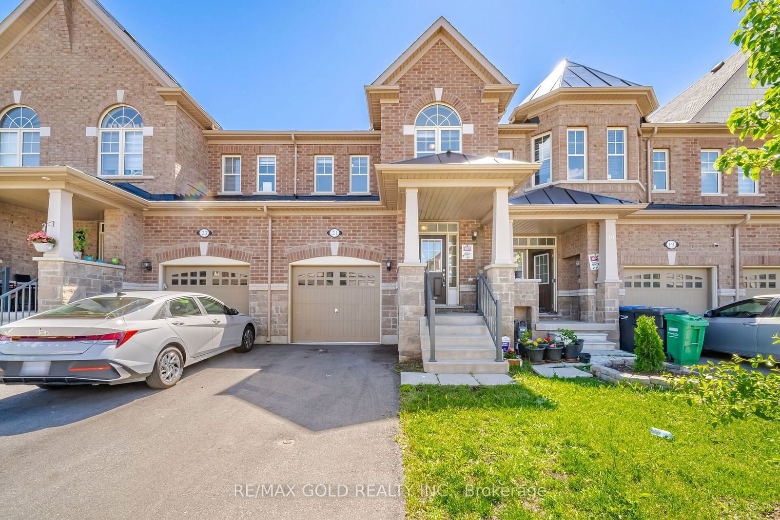 Townhouse for sale at 21 Pearman Crescent, Brampton, Northwest Brampton, L7A 4Y8 - MLS: W11948159