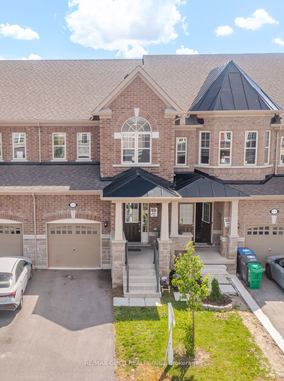 Townhouse for sale at 21 Pearman Crescent, Brampton, Northwest Brampton, L7A 4Y8 - MLS: W11948159