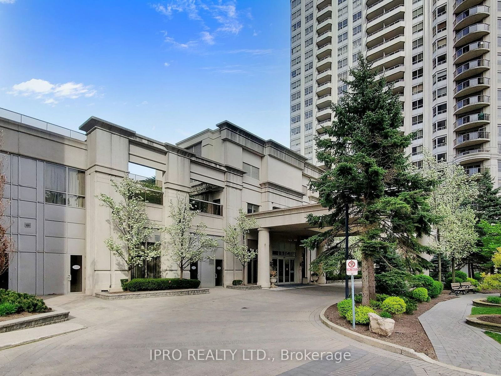 Condo for sale at 611-35 Kingsbridge Garden Circle, Mississauga, Hurontario, L5R 3Z5 - MLS: W11948221