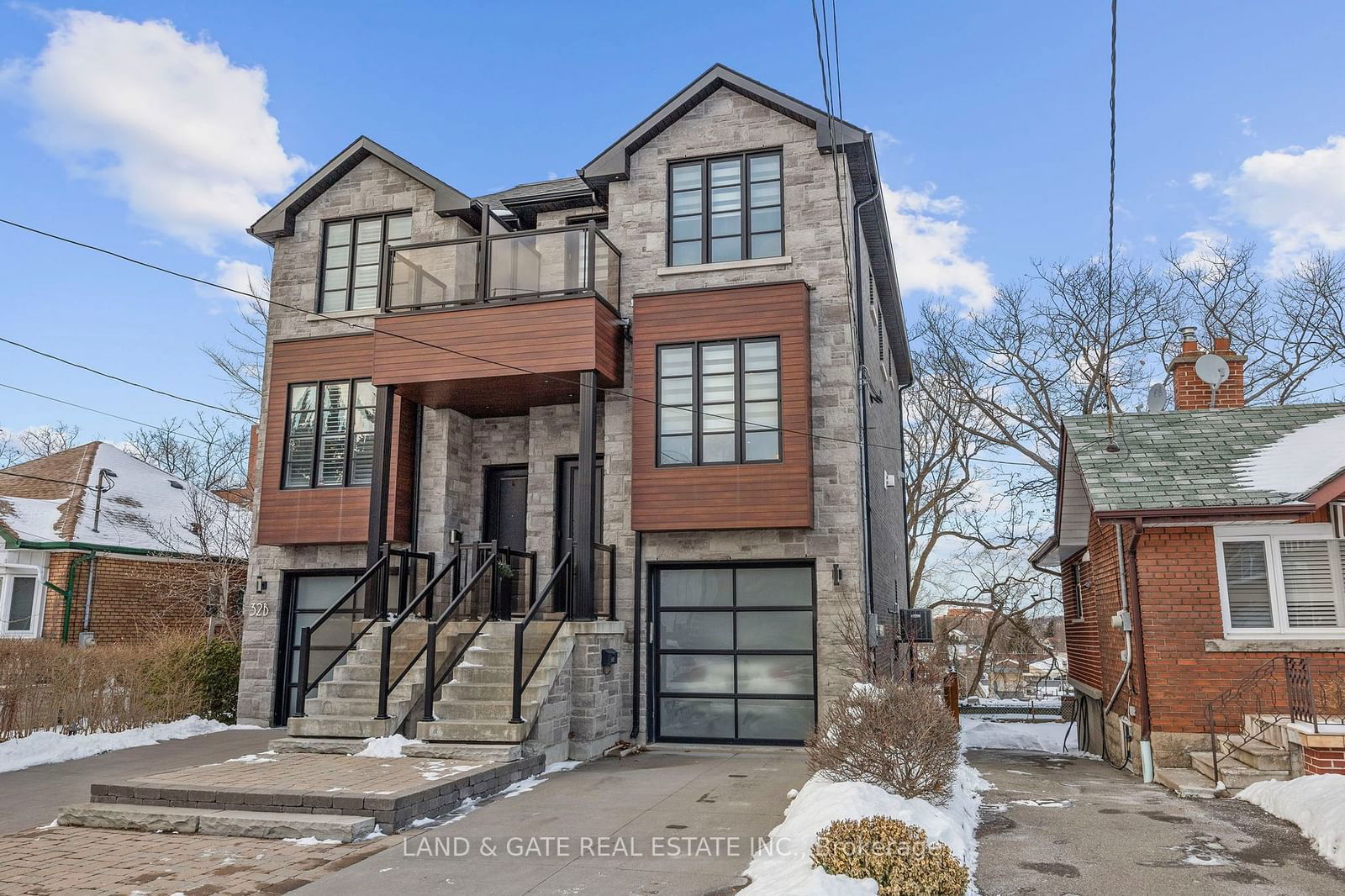 Semi-Detached House sold at 32A Venn Crescent, Toronto, Keelesdale-Eglinton West, M6M 1S4 - MLS: W11948223