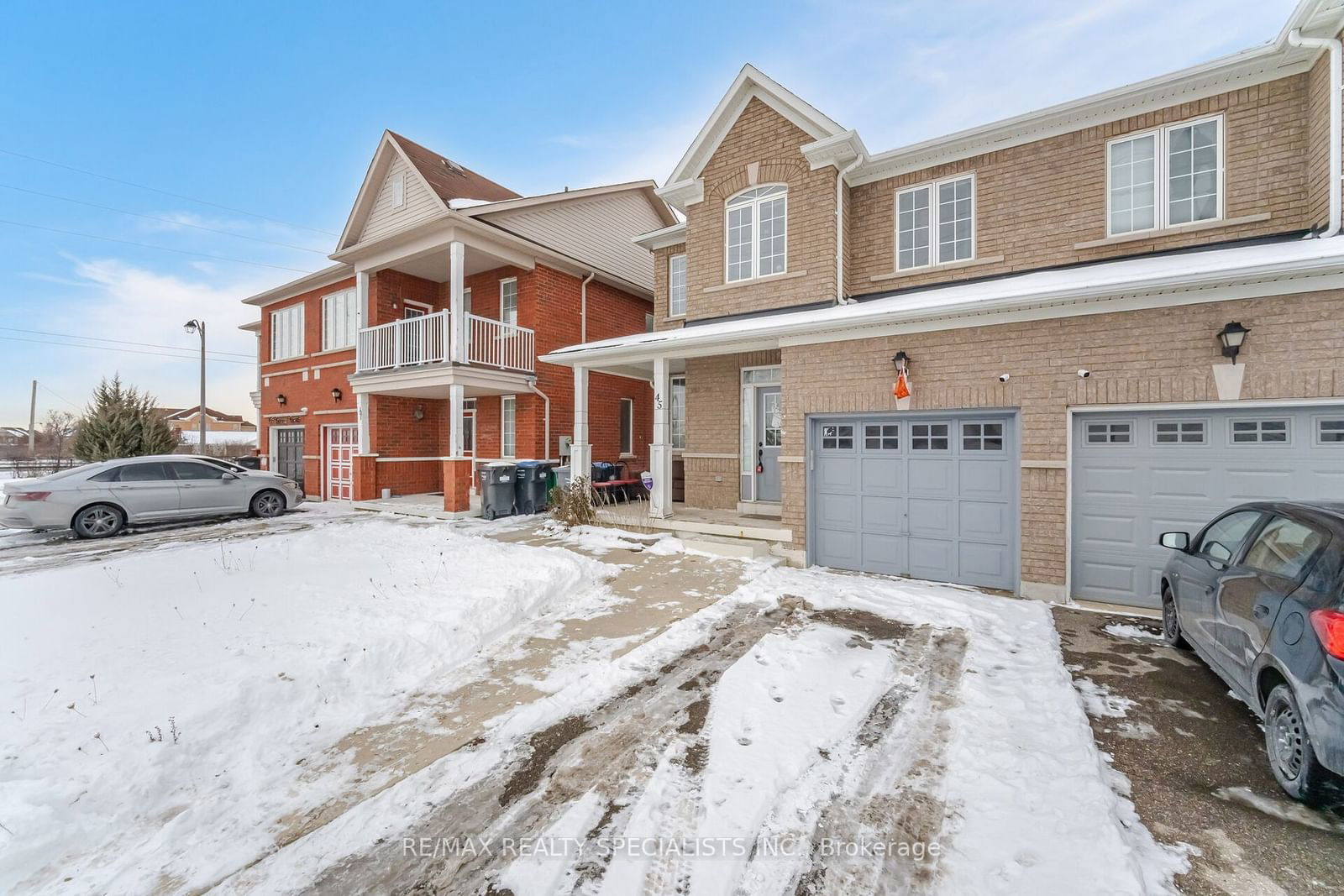 Semi-Detached House for sale at 45 Connolly Crescent, Brampton, Sandringham-Wellington, L6R 0G9 - MLS: W11948239