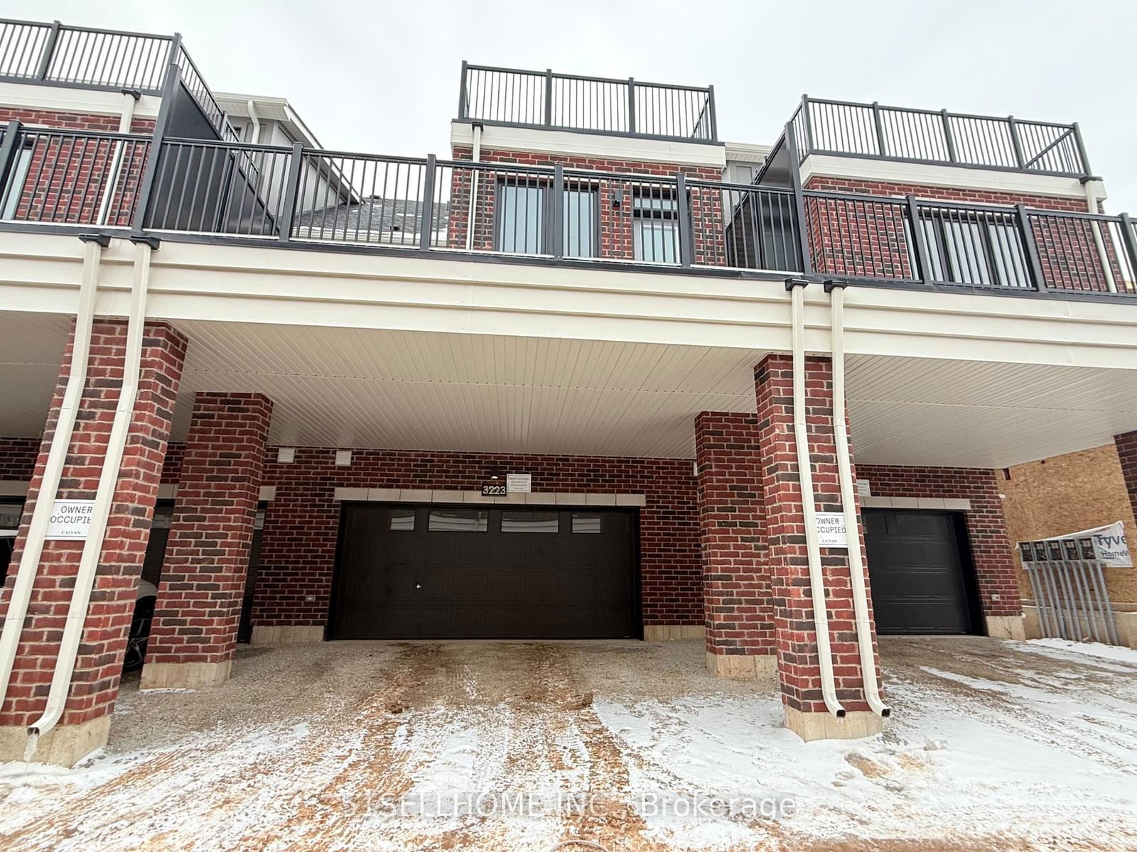 Townhouse for lease at 3223 Crystal Drive, Oakville, Rural Oakville, L6M 0W8 - MLS: W11948477