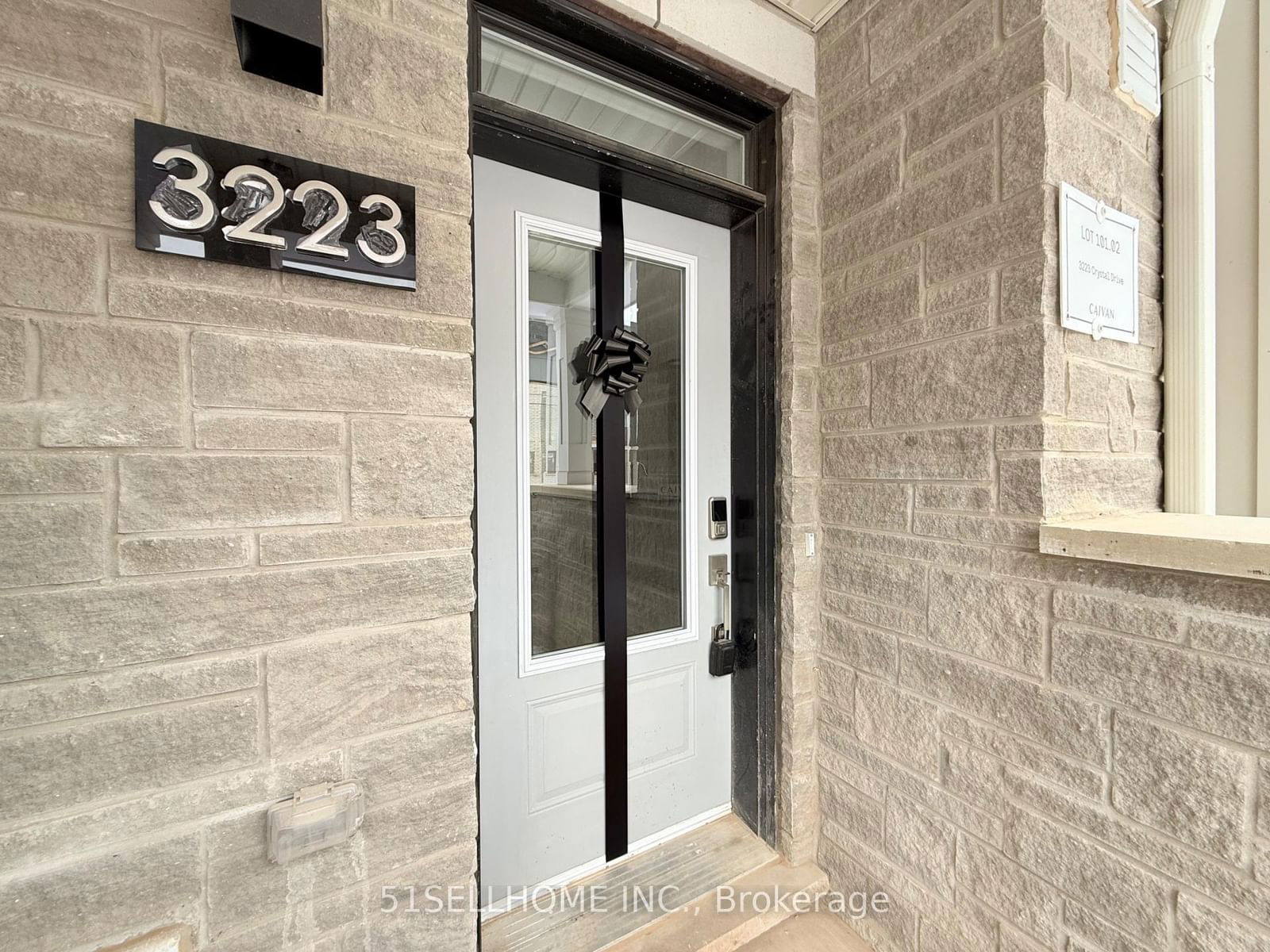 Townhouse for lease at 3223 Crystal Drive, Oakville, Rural Oakville, L6M 0W8 - MLS: W11948477