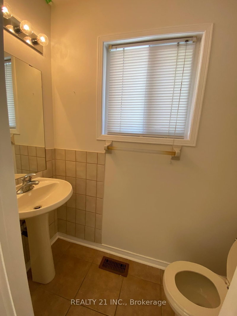 76 Sweet Clover Cres, Brampton, L6R 2Z9 | Image 2