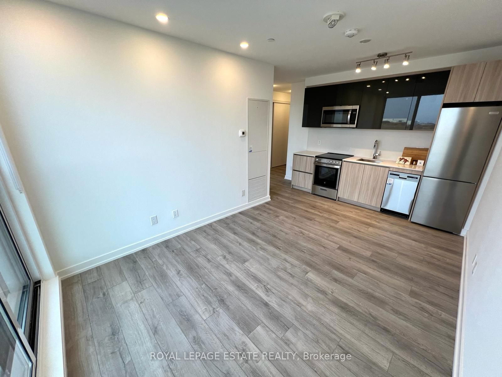 Condo for lease at 906-3100 Keele Street, Toronto, Downsview-Roding-CFB, M3M 0E1 - MLS: W11948691