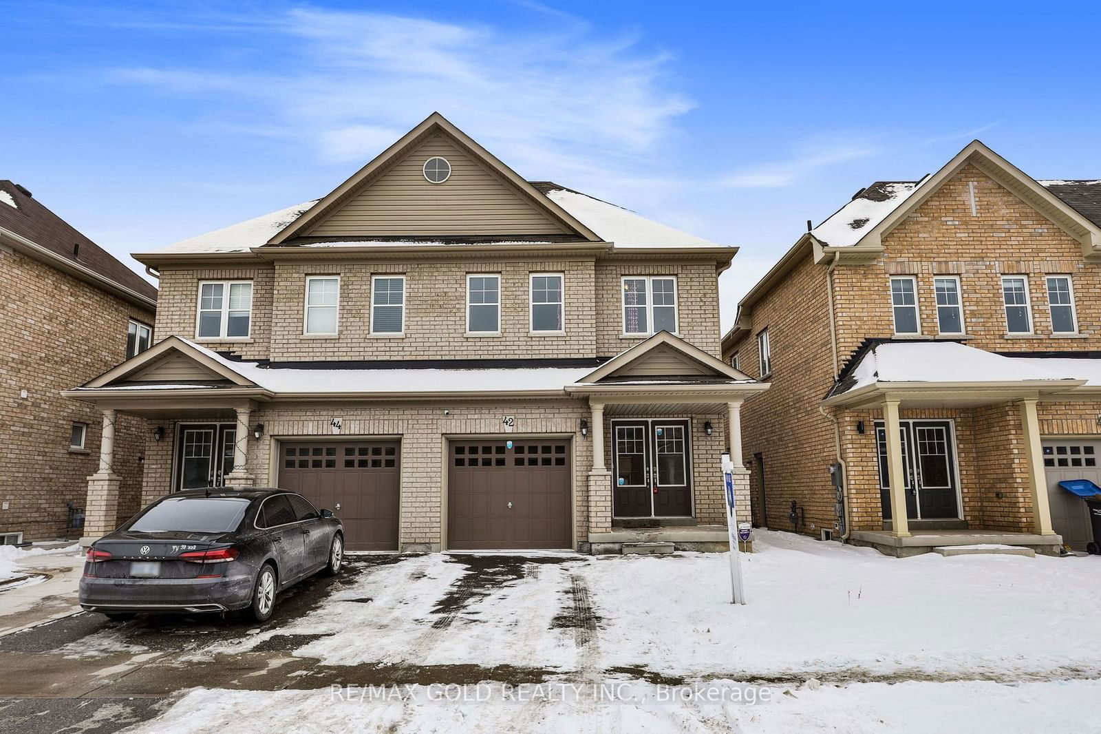 Semi-Detached House for sale at 42 Lanark Circle, Brampton, Credit Valley, L6X 5L3 - MLS: W11948698