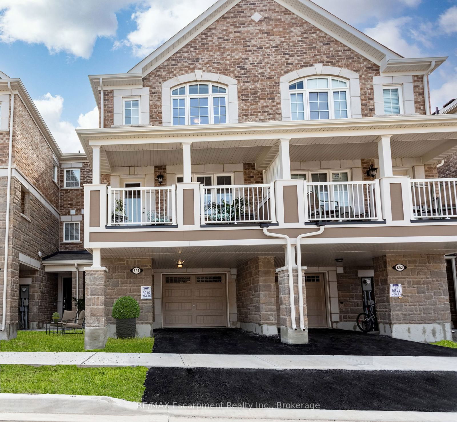 Townhouse for lease at 894 Ash Gate, Milton, Cobban, L9T 2X5 - MLS: W11948713