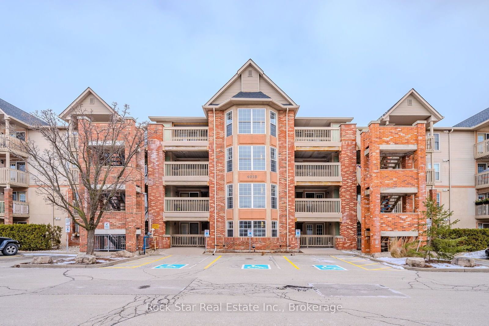 Condo sold at 404-4013 Kilmer Drive, Burlington, Tansley, L7M 4M3 - MLS: W11948815