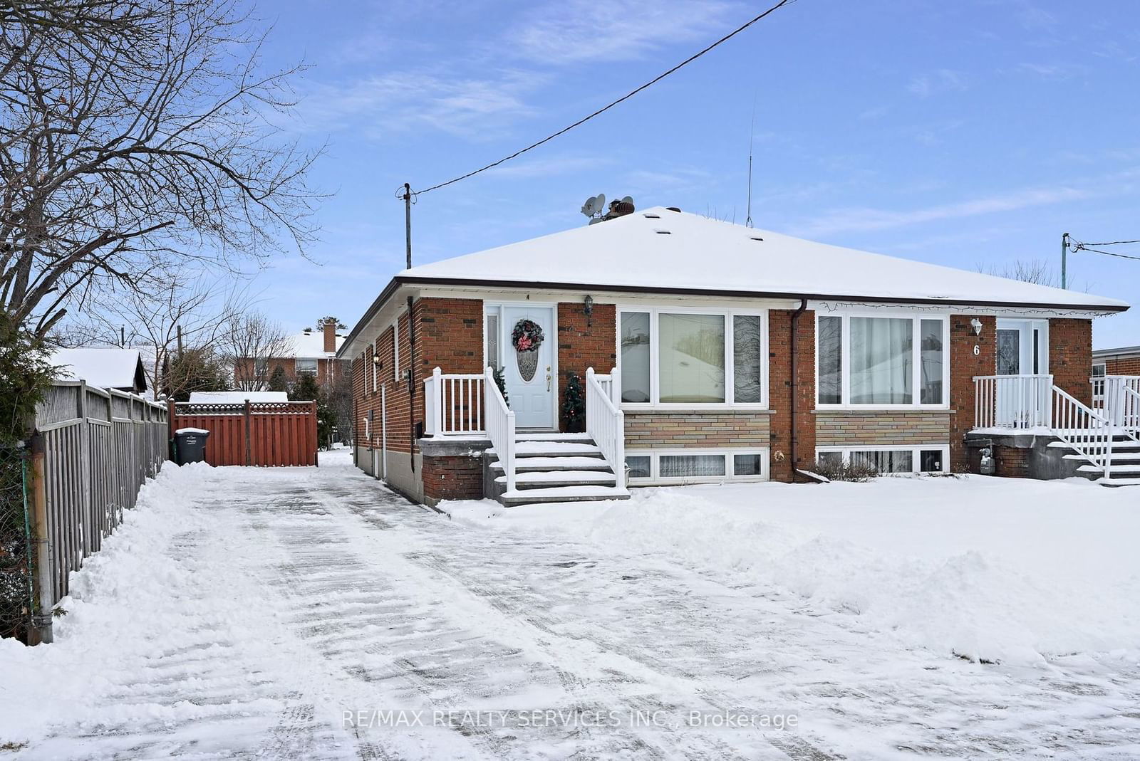 Semi-Detached House sold at 4 Garden Avenue, Brampton, Brampton West, L6X 1M5 - MLS: W11948947