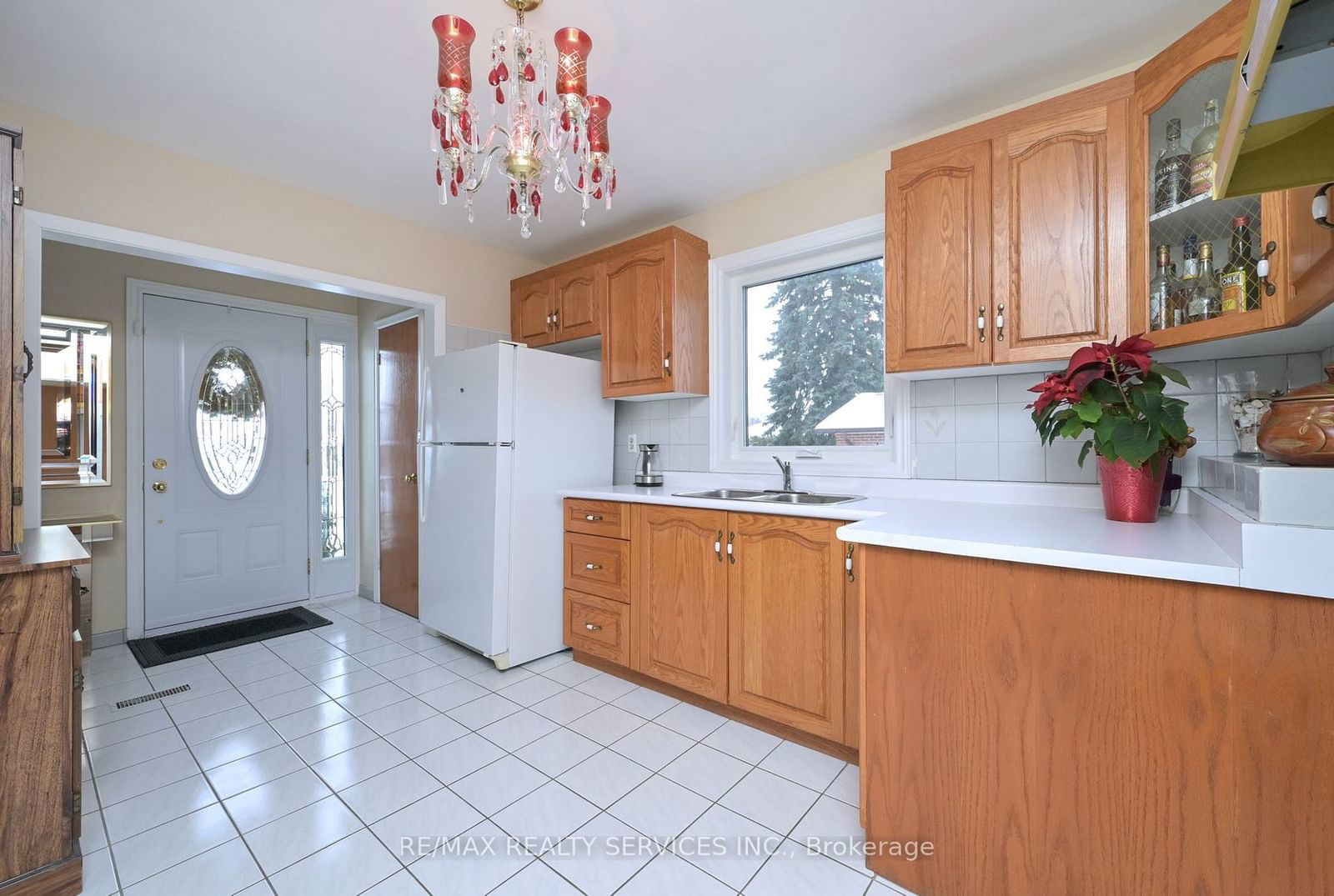 Semi-Detached House for sale at 4 Garden Avenue, Brampton, Brampton West, L6X 1M5 - MLS: W11948947