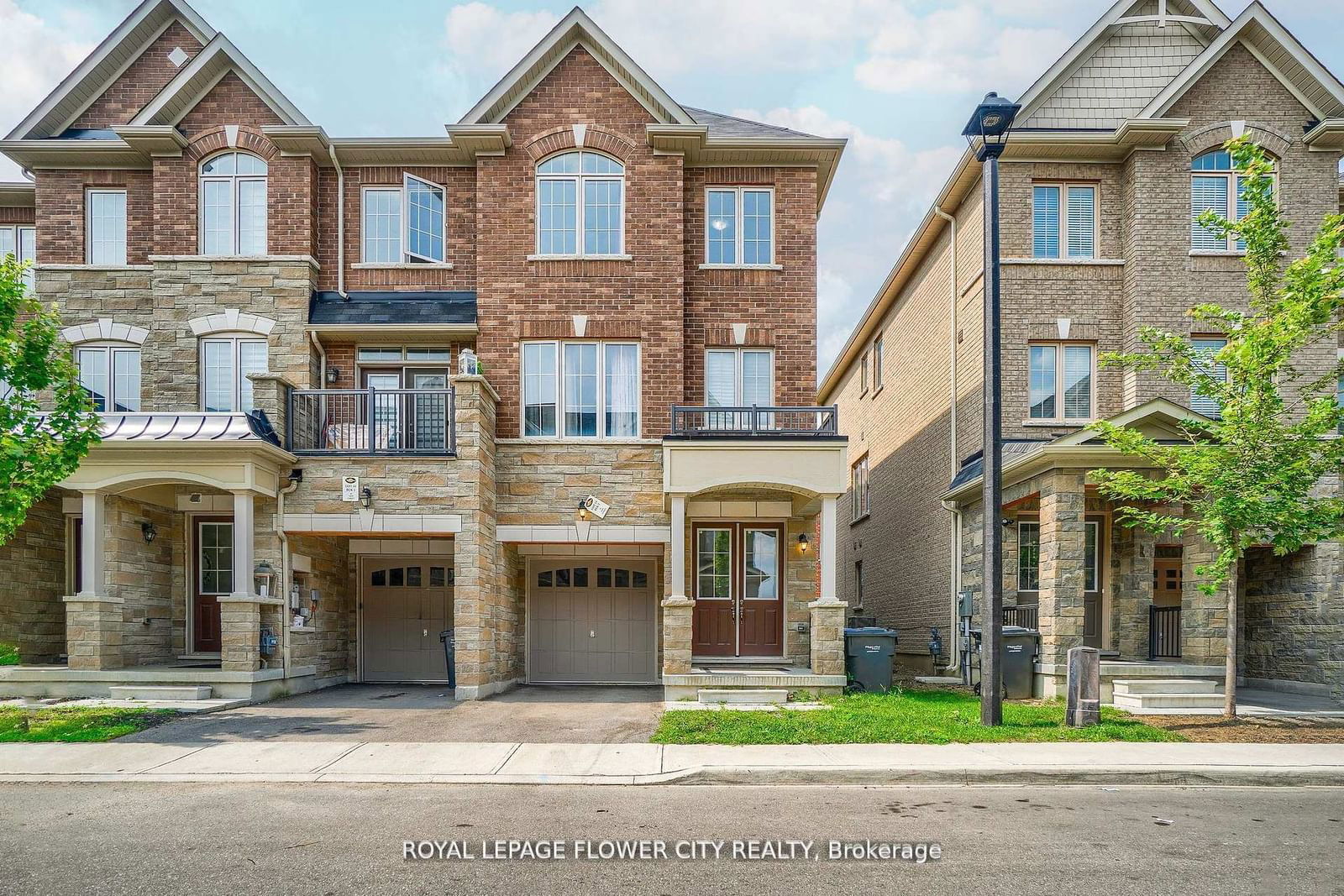 Townhouse sold at 14 Faye Street, Brampton, Bram East, L6P 4M9 - MLS: W11949031