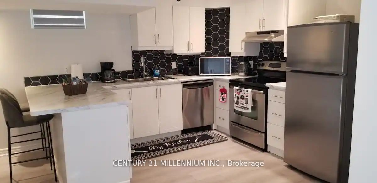 Detached House for lease at Bsmt-5900 Greensboro Drive, Mississauga, Central Erin Mills, L5M 5S4 - MLS: W11949037