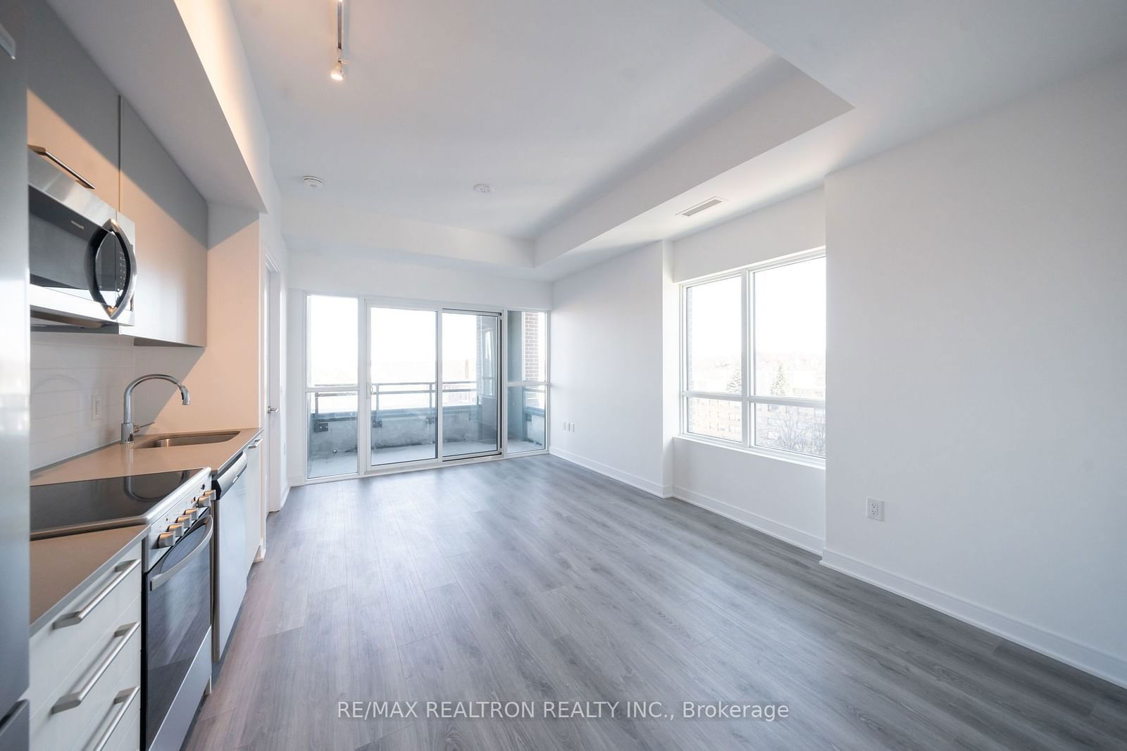 Condo for lease at 713-25 Neighbourhood Lane, Toronto, Stonegate-Queensway, M8Y 0C4 - MLS: W11949079